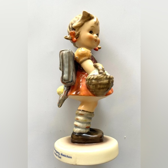 GOEBEL HUMMEL School Girl figurine #81 antique “125” on her backpack COLLECTIBLE - Picture 3 of 13